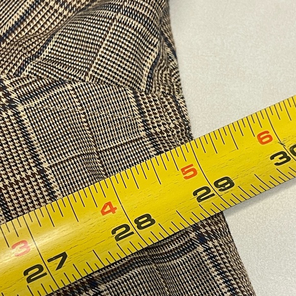 Jos A Banks Traveler's Collection long sleeve 100% cotton shirt in brown plaid - Picture 6 of 7